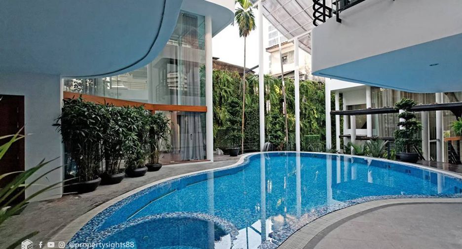 For rent 4 bedrooms condo in Khlong Toei, Bangkok