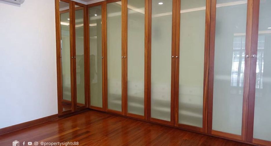 For rent 4 bedrooms condo in Khlong Toei, Bangkok