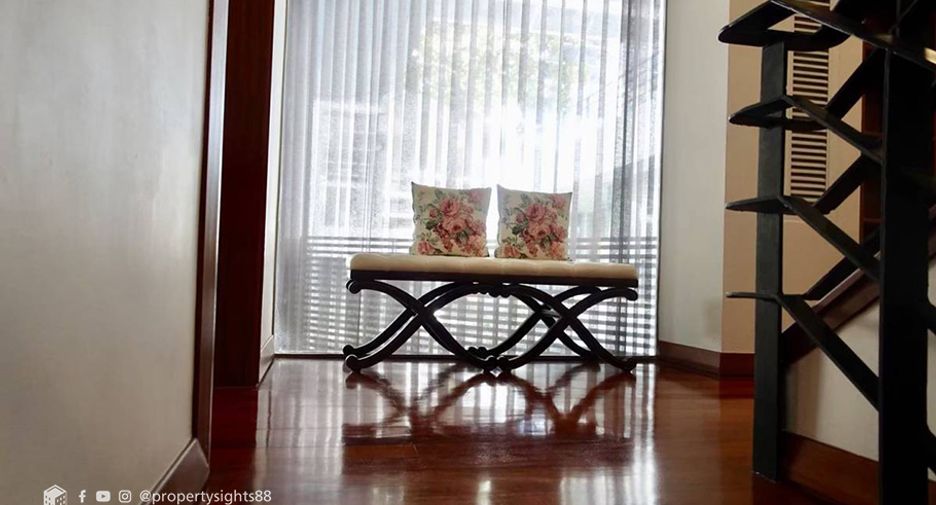 For rent 4 bedrooms condo in Khlong Toei, Bangkok