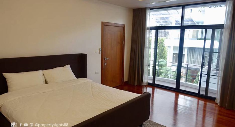 For rent 4 bedrooms condo in Khlong Toei, Bangkok