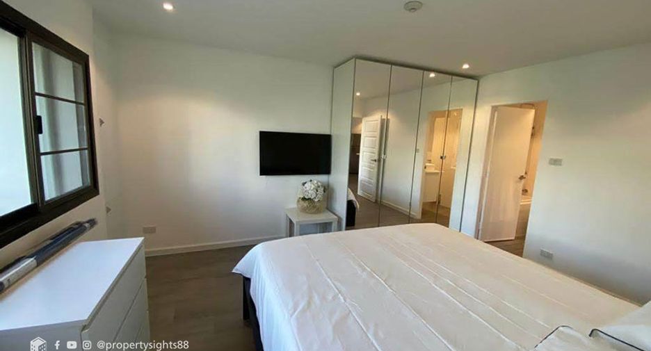 For rent 2 bedrooms condo in Khlong Toei, Bangkok