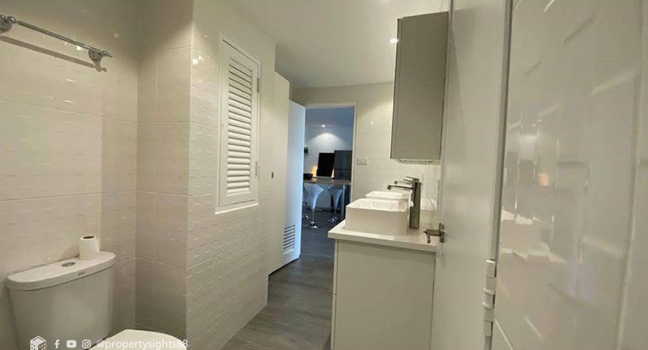For rent 2 bedrooms condo in Khlong Toei, Bangkok