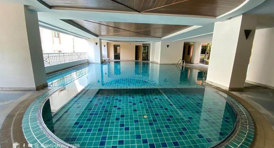 For rent 2 bedrooms condo in Khlong Toei, Bangkok