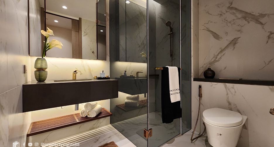 For rent 2 bedrooms condo in Khlong Toei, Bangkok