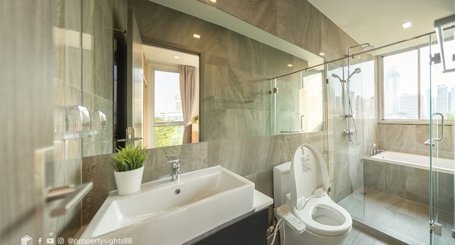 For rent 2 bedrooms condo in Watthana, Bangkok