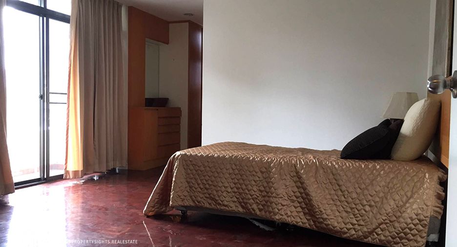 For rent 3 bedrooms condo in Khlong Toei, Bangkok
