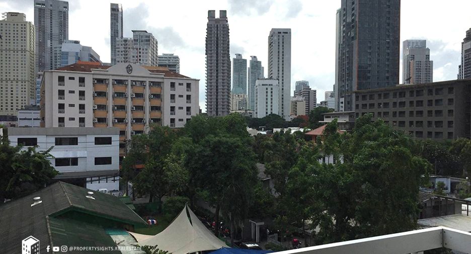 For rent 3 bedrooms condo in Khlong Toei, Bangkok