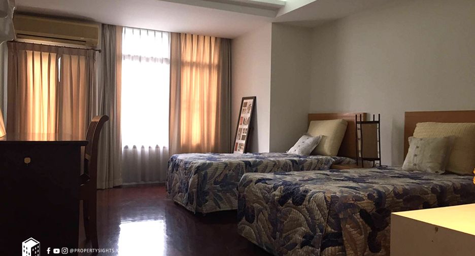 For rent 3 bedrooms condo in Khlong Toei, Bangkok