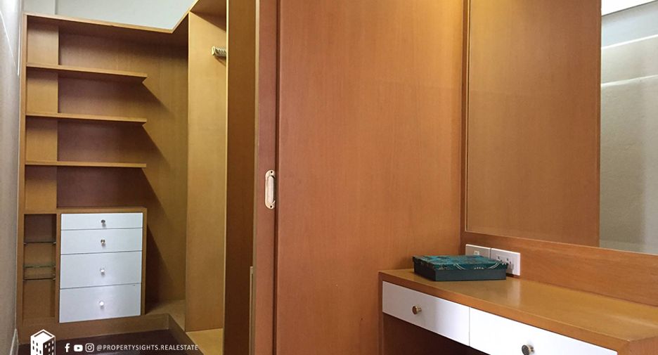 For rent 3 bedrooms condo in Khlong Toei, Bangkok