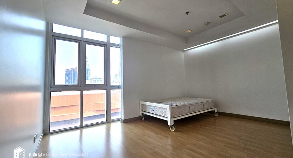 ให้เช่า 3 ห้องนอน คอนโด ใน คลองเตย, กรุงเทพฯ