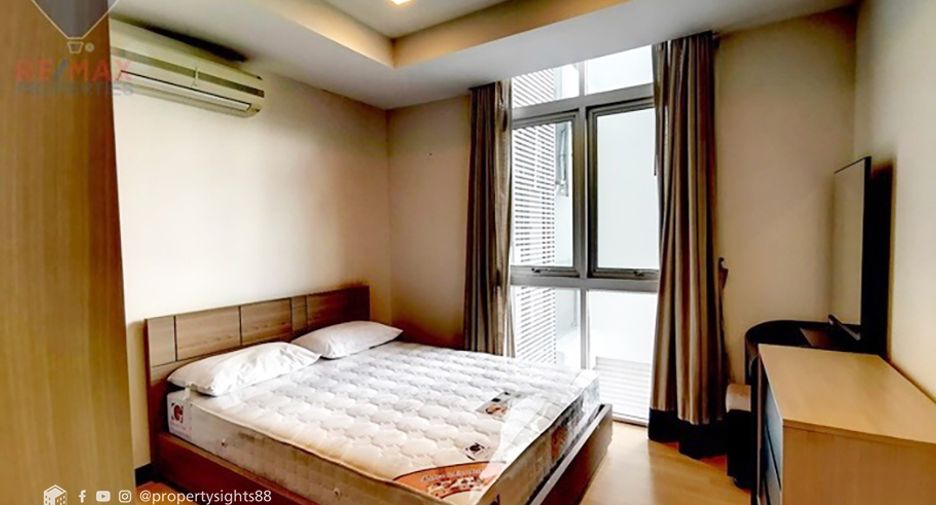 For rent 3 bedrooms condo in Khlong Toei, Bangkok
