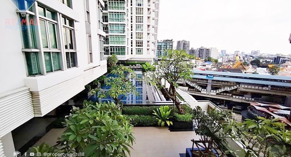 For rent 3 bedrooms condo in Khlong Toei, Bangkok