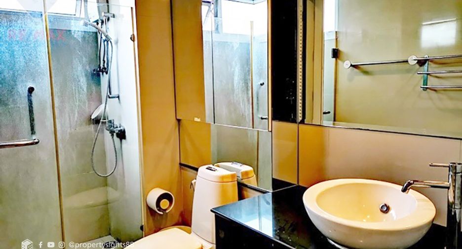 For rent 3 bedrooms condo in Khlong Toei, Bangkok