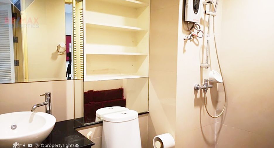 For rent 3 bedrooms condo in Khlong Toei, Bangkok