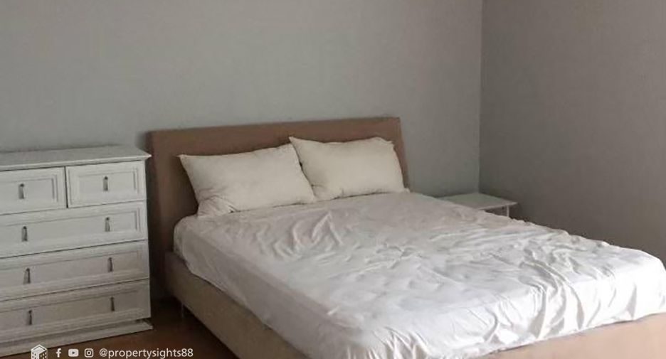For rent 3 bedrooms condo in Khlong Toei, Bangkok