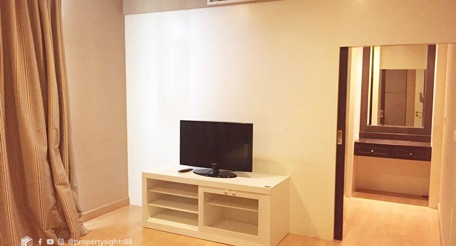 Condo en alquiler de 3 habitaciones en Khlong Toei, Bangkok