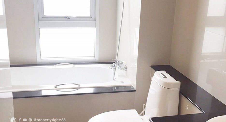 Condo en alquiler de 3 habitaciones en Khlong Toei, Bangkok