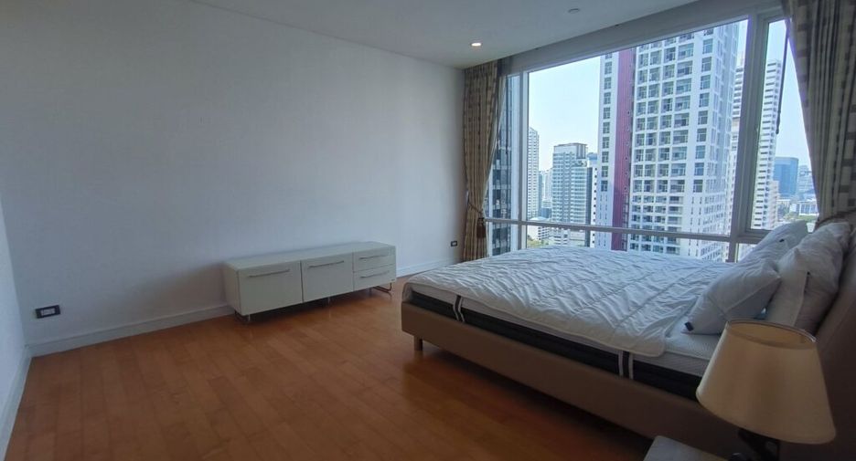 For rent 2 bedrooms condo in Khlong Toei, Bangkok