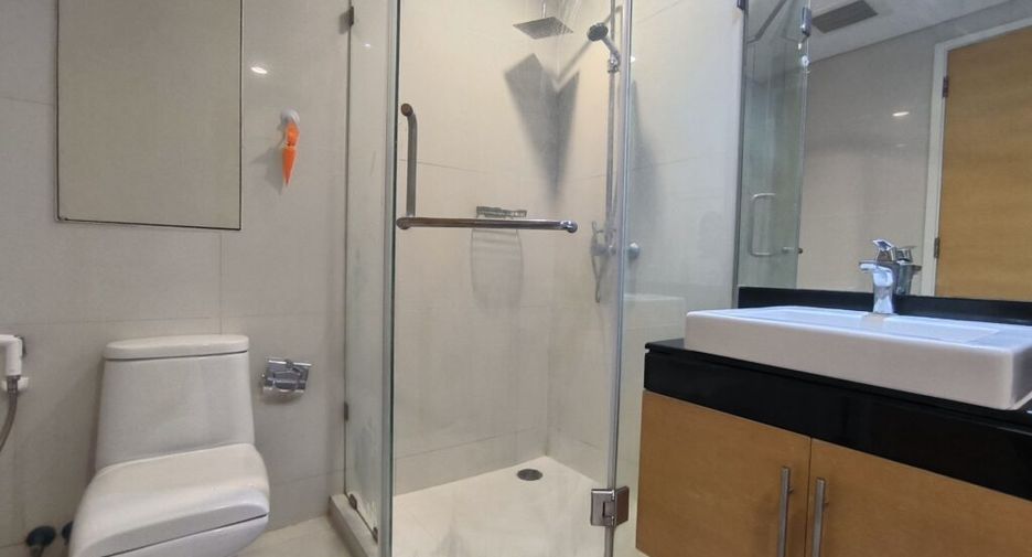 For rent 2 bedrooms condo in Khlong Toei, Bangkok