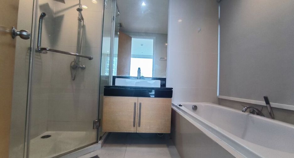 For rent 2 bedrooms condo in Khlong Toei, Bangkok