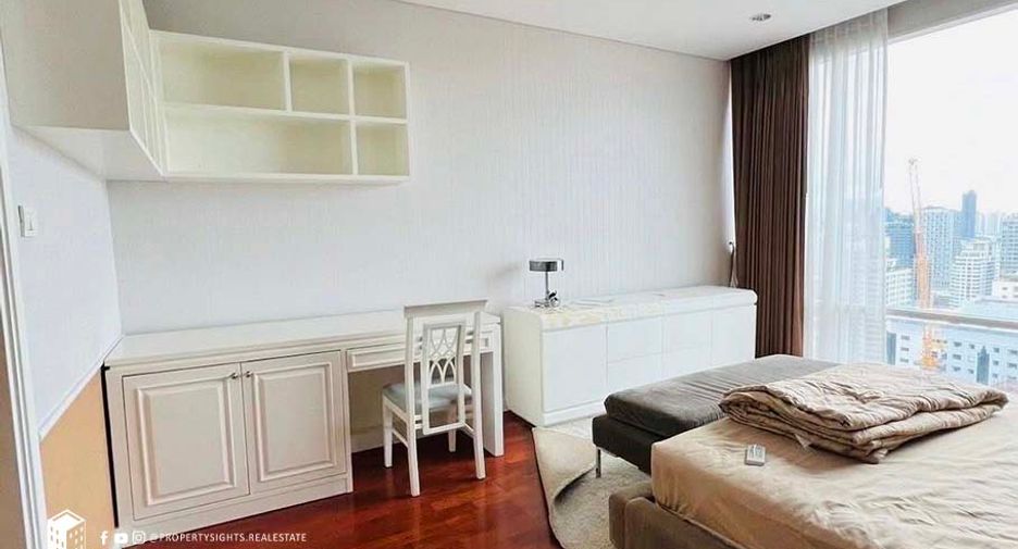 For rent 2 bedrooms condo in Khlong Toei, Bangkok