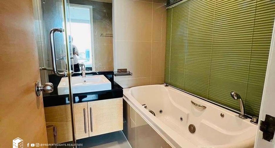 For rent 2 bedrooms condo in Khlong Toei, Bangkok