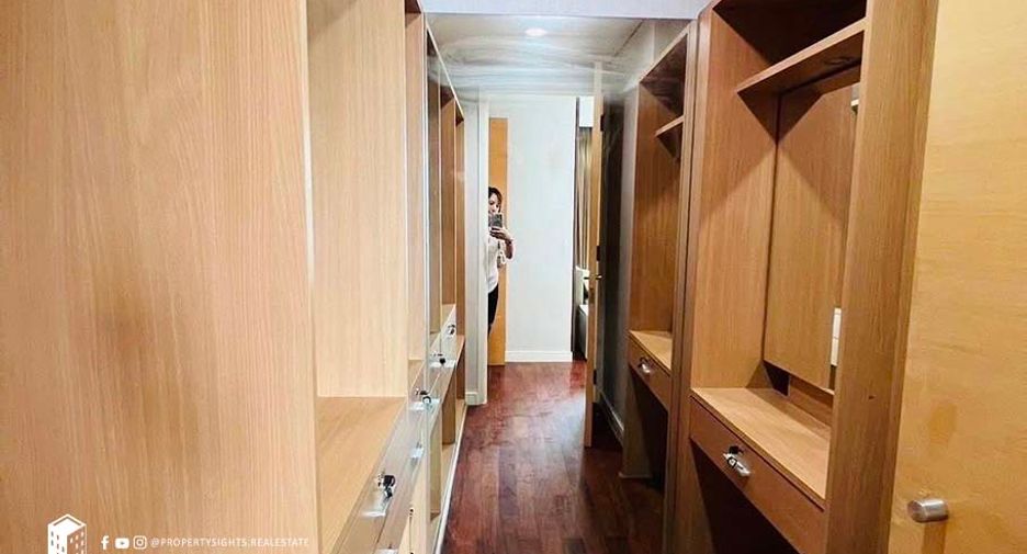 For rent 2 bedrooms condo in Khlong Toei, Bangkok
