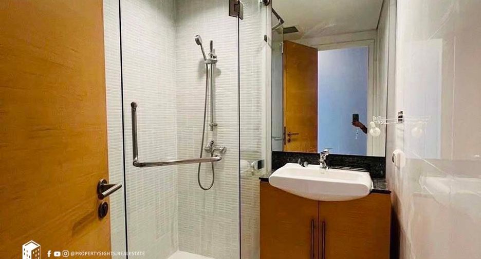 For rent 2 bedrooms condo in Khlong Toei, Bangkok