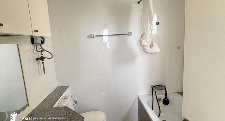 For rent 3 bedrooms condo in Watthana, Bangkok