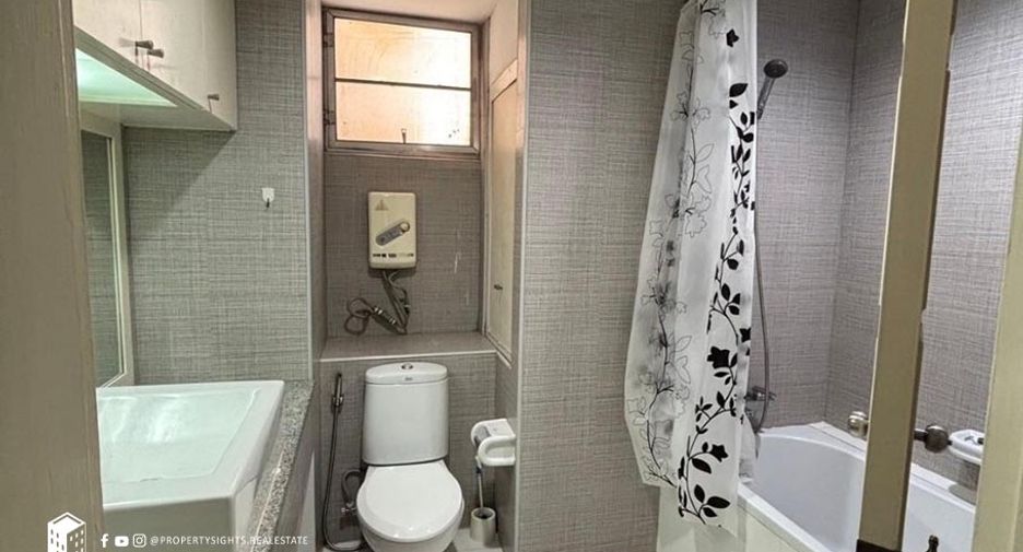 For rent 3 bedrooms condo in Watthana, Bangkok
