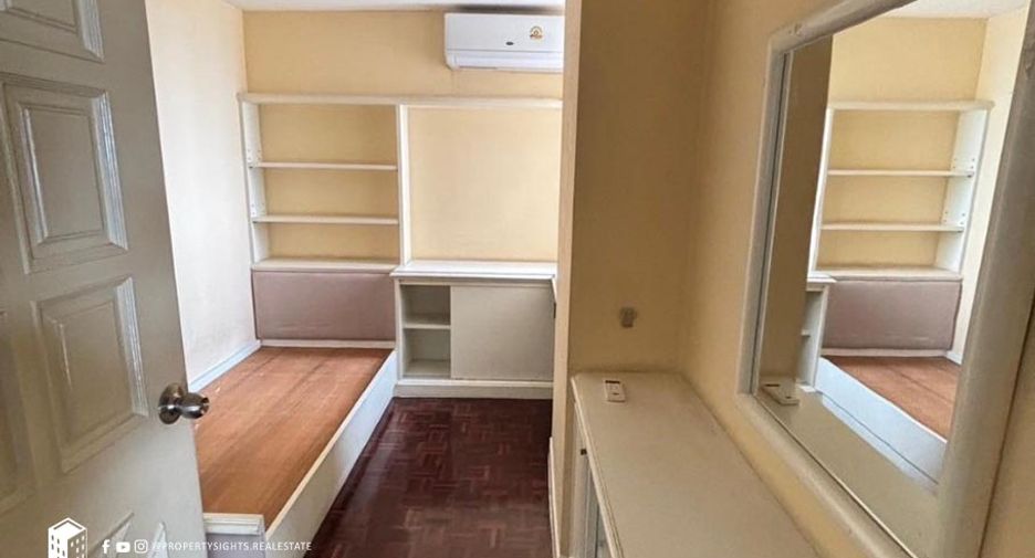 For rent 3 bedrooms condo in Watthana, Bangkok