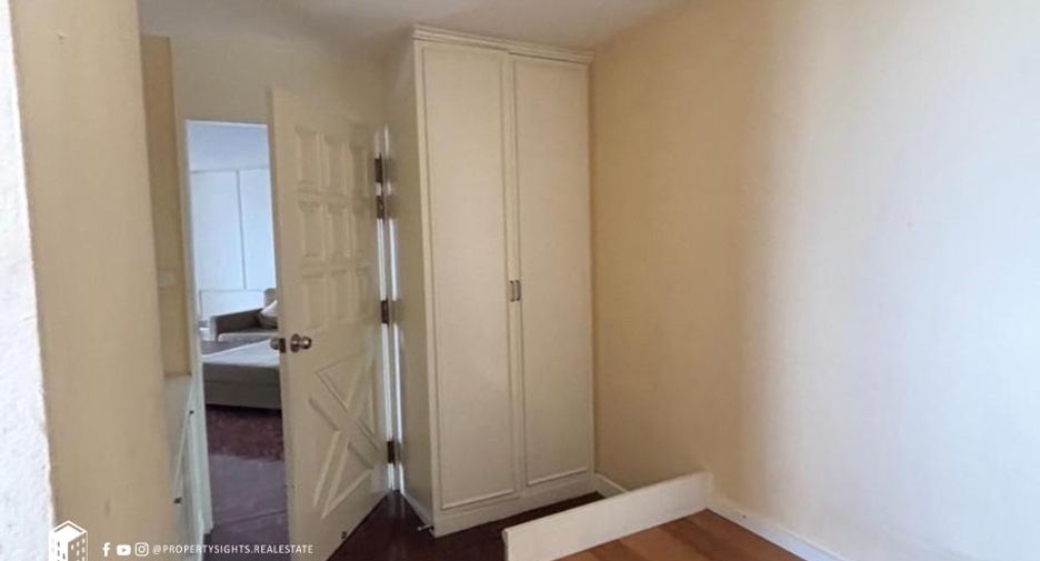For rent 3 bedrooms condo in Watthana, Bangkok