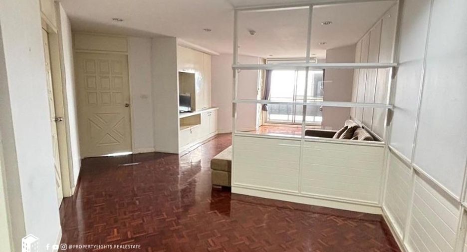 For rent 3 bedrooms condo in Watthana, Bangkok