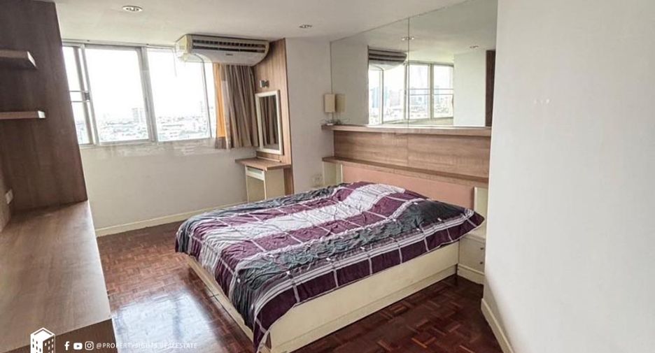 For rent 3 bedrooms condo in Watthana, Bangkok