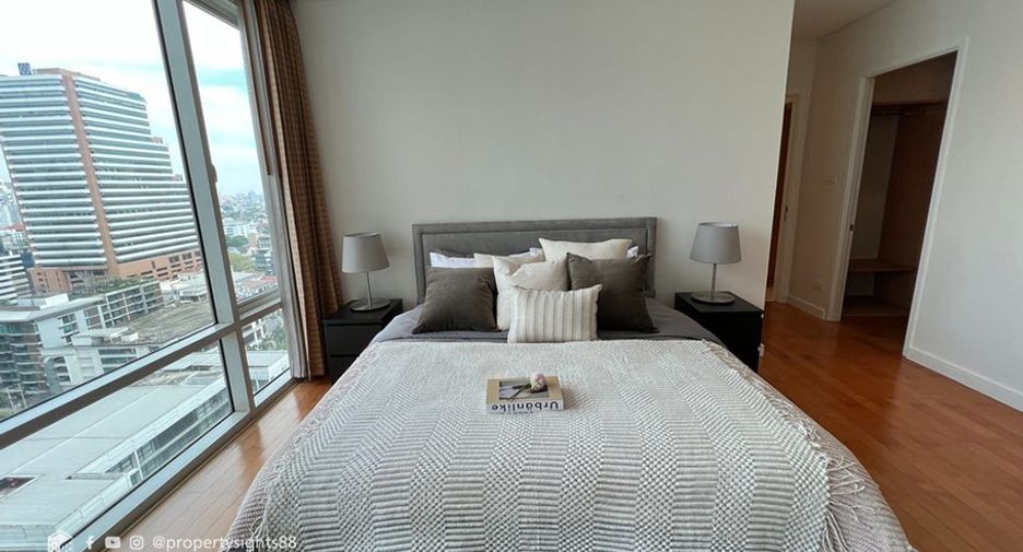 For rent 2 bedrooms condo in Khlong Toei, Bangkok
