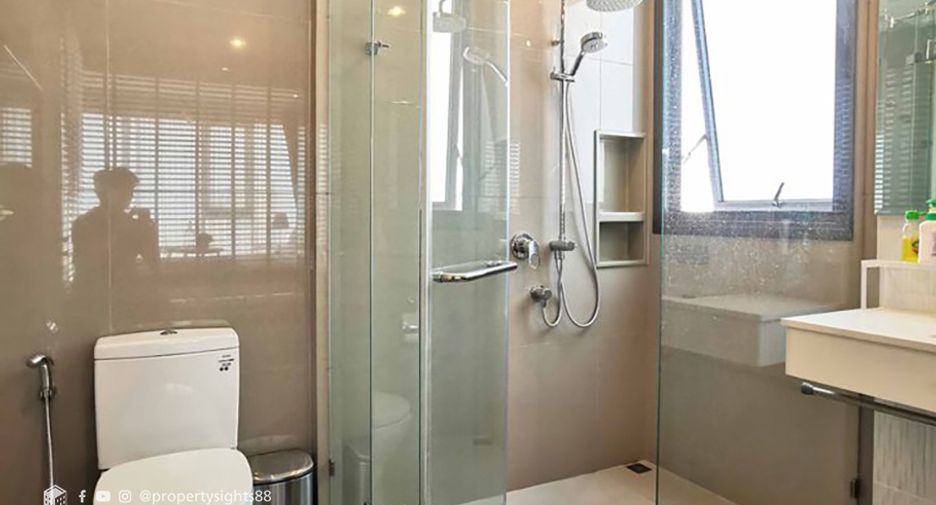 For rent 2 bedrooms condo in Khlong Toei, Bangkok