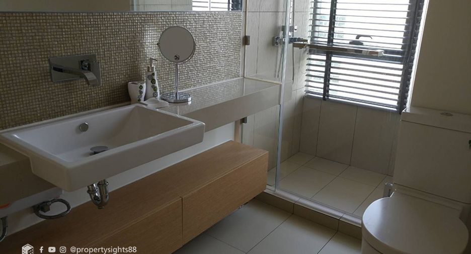 For rent 2 bedrooms condo in Khlong Toei, Bangkok