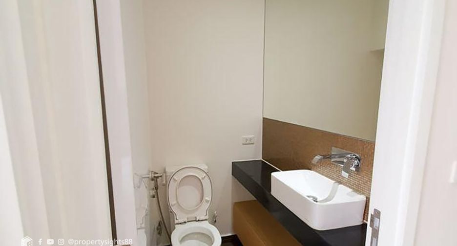 For rent 2 bedrooms condo in Khlong Toei, Bangkok