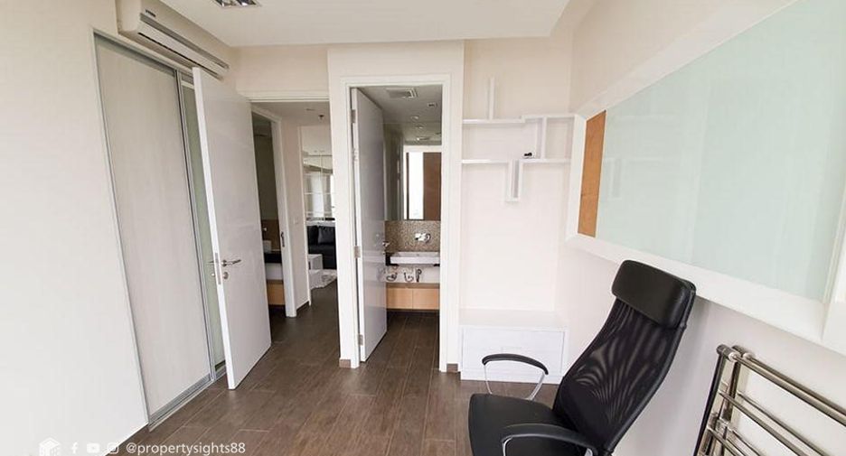For rent 2 bedrooms condo in Khlong Toei, Bangkok