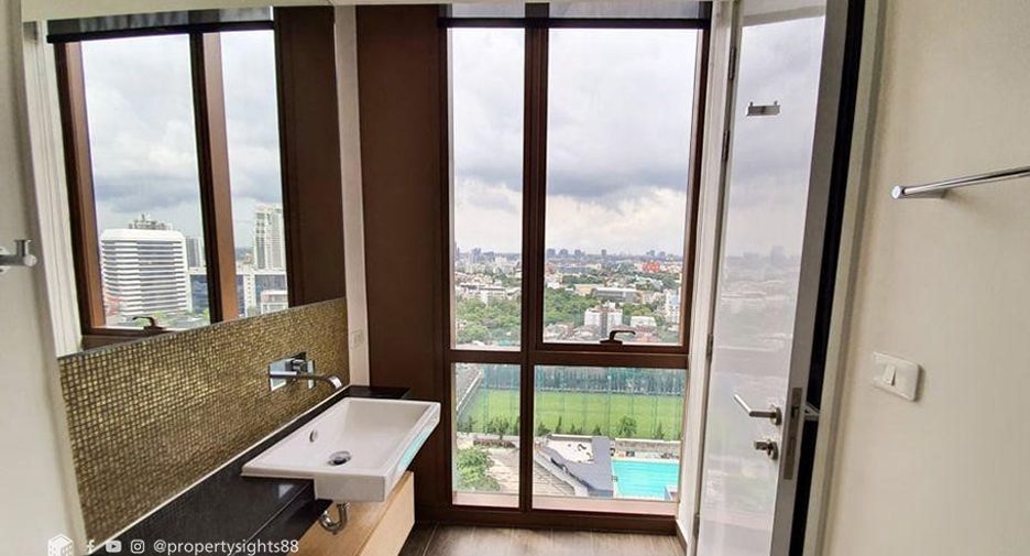 For rent 2 bedrooms condo in Khlong Toei, Bangkok
