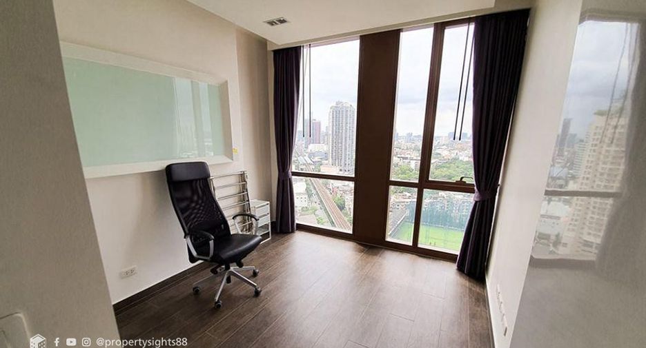 For rent 2 bedrooms condo in Khlong Toei, Bangkok