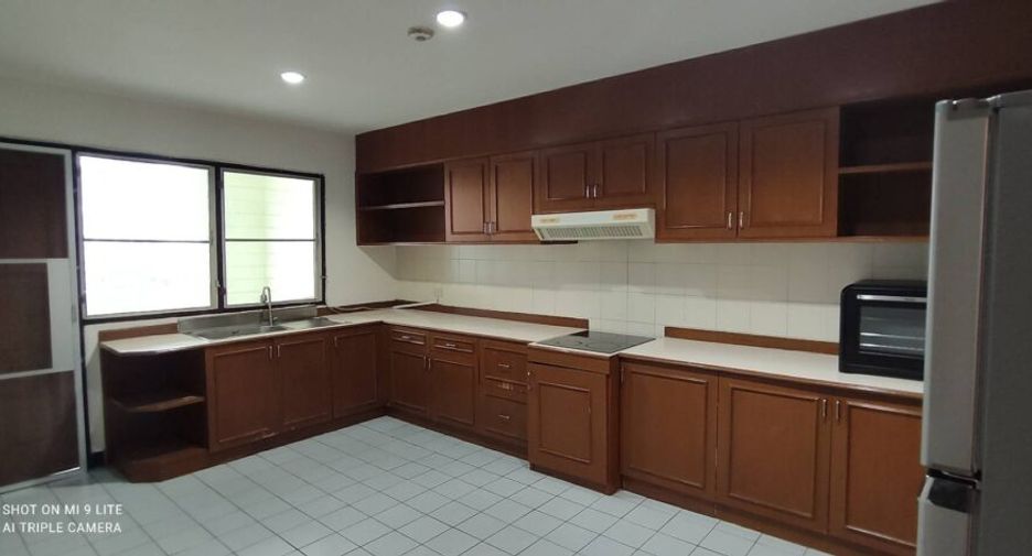 ให้เช่า 3 ห้องนอน คอนโด ใน วัฒนา, กรุงเทพฯ