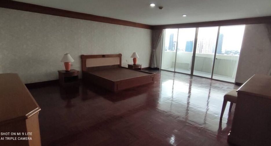 ให้เช่า 4 ห้องนอน คอนโด ใน วัฒนา, กรุงเทพฯ