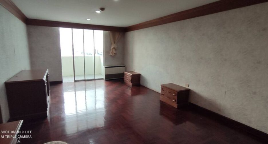 ให้เช่า 4 ห้องนอน คอนโด ใน วัฒนา, กรุงเทพฯ