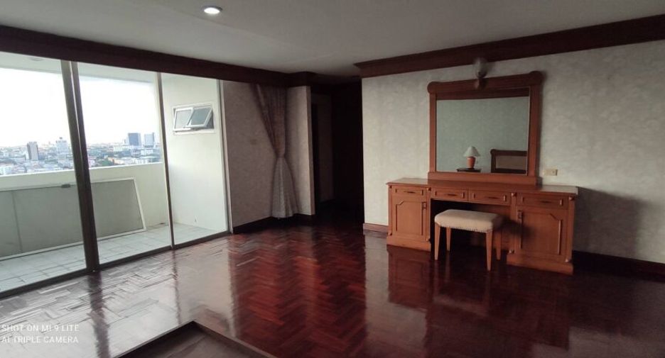 ให้เช่า 4 ห้องนอน คอนโด ใน วัฒนา, กรุงเทพฯ