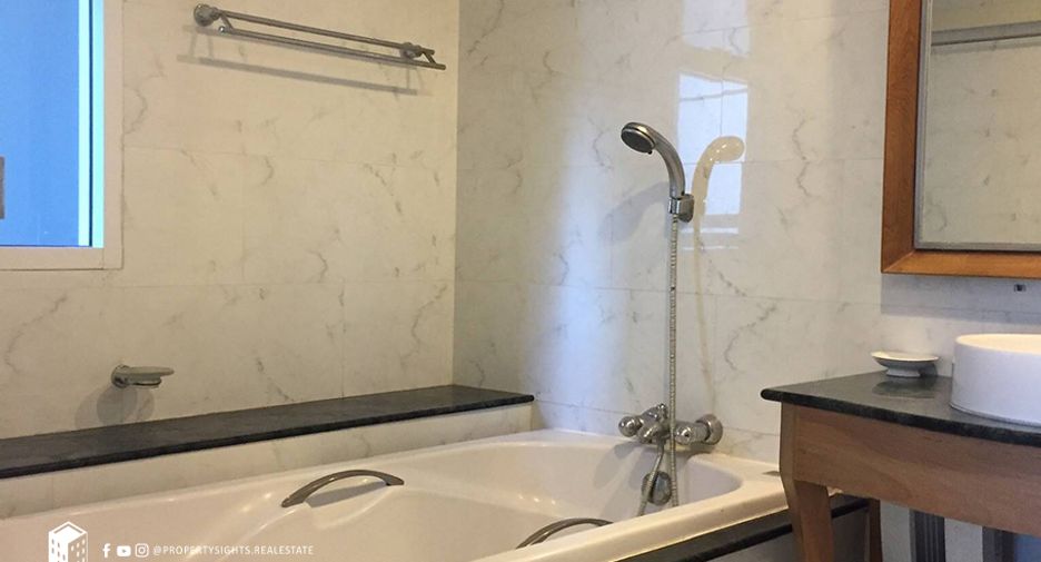 For rent 2 ベッドルーム condo in Watthana, Bangkok