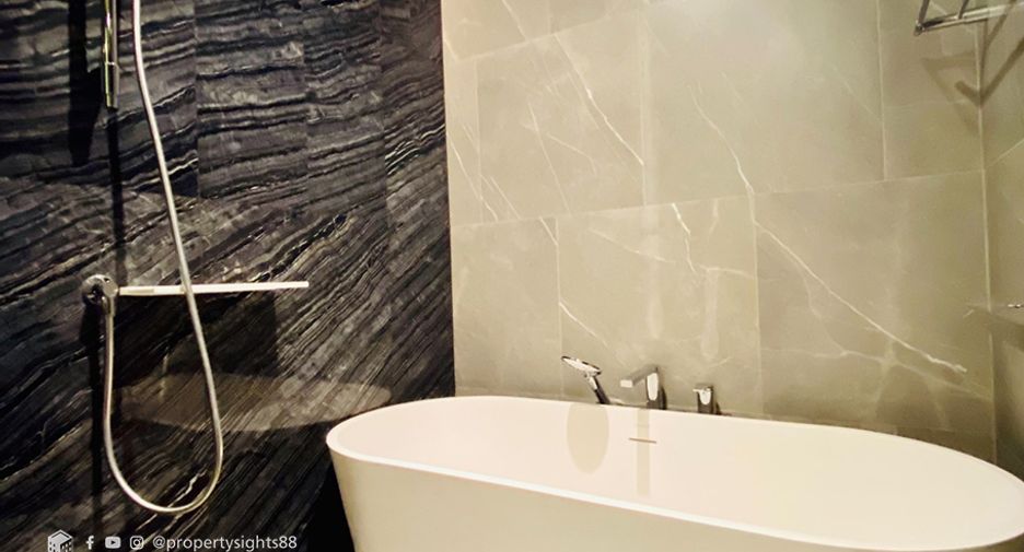 For rent 2 bedrooms condo in Watthana, Bangkok