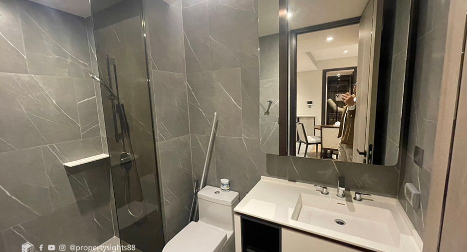 For rent 2 bedrooms condo in Watthana, Bangkok