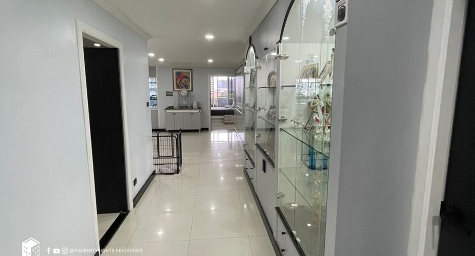 ให้เช่า 4 ห้องนอน คอนโด ใน วัฒนา, กรุงเทพฯ