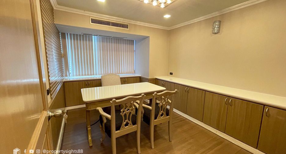 Condo en alquiler de 4 habitaciones en Watthana, Bangkok